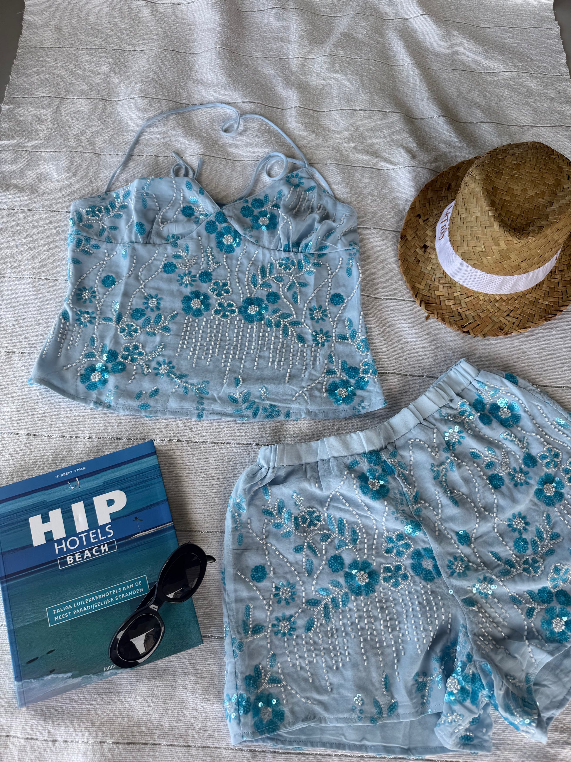 Beaded short blue
